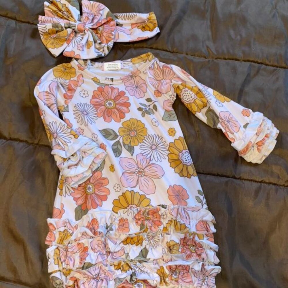 NEWBORN GOWNS AND SWADDLES